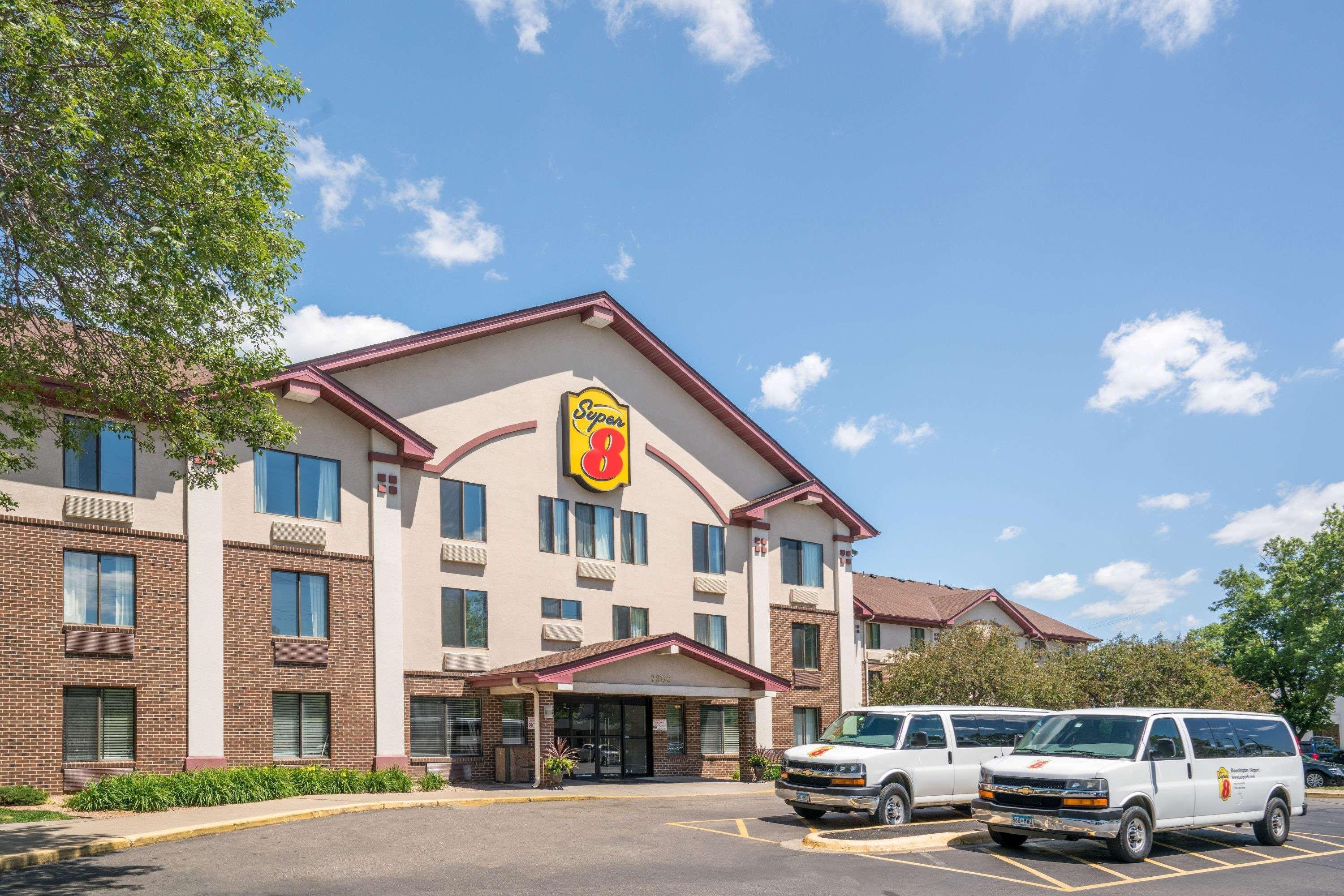 Отель Super 8 By Wyndham Bloomington/Airport Экстерьер фото