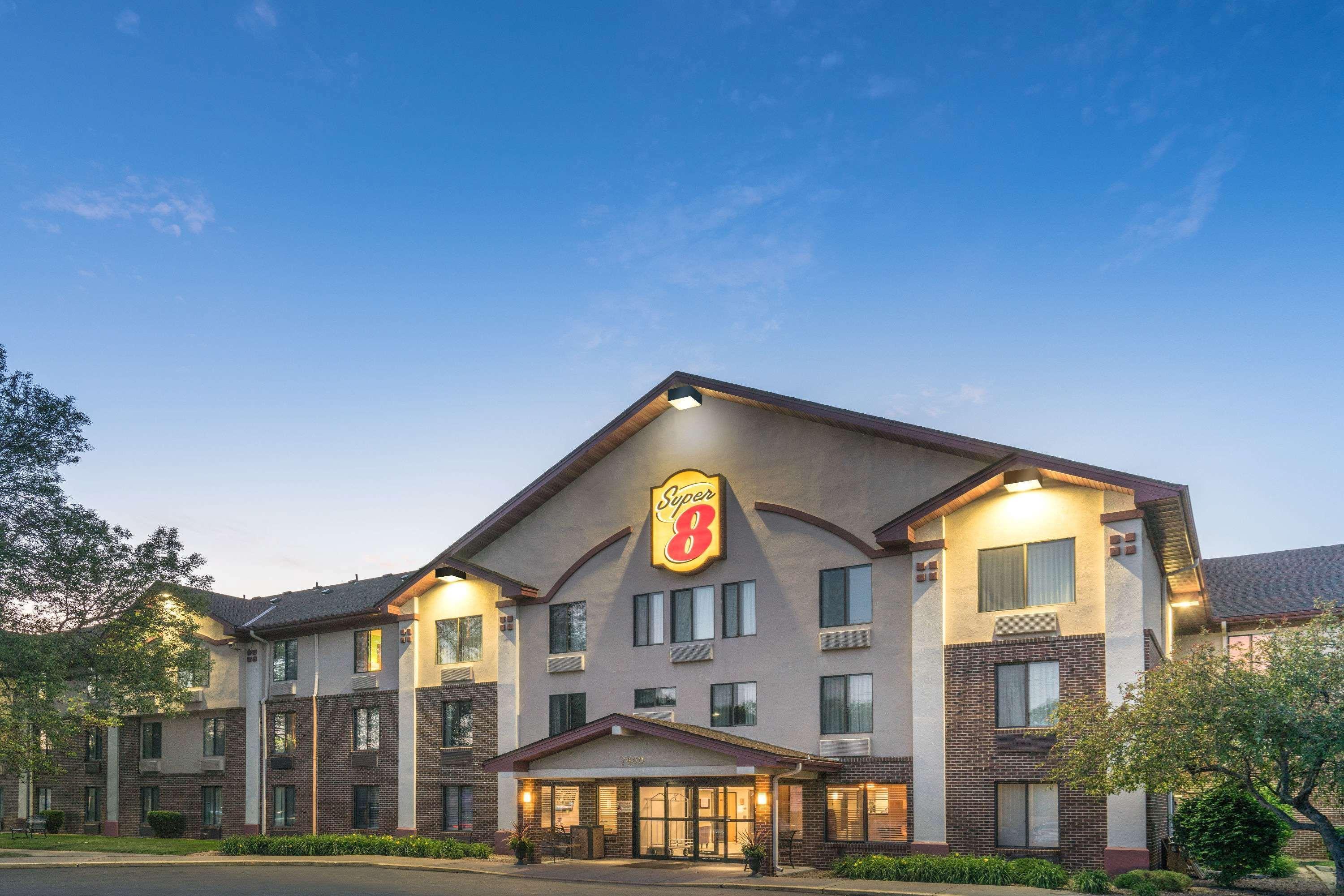 Отель Super 8 By Wyndham Bloomington/Airport Экстерьер фото