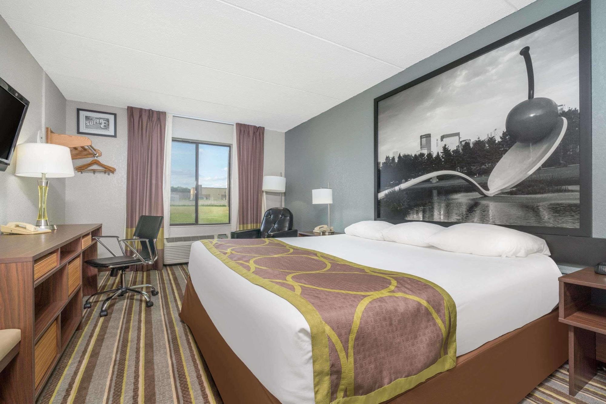 Отель Super 8 By Wyndham Bloomington/Airport Экстерьер фото